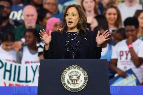 Kamala Harris Holds A Campaign Rally - Philadelphia