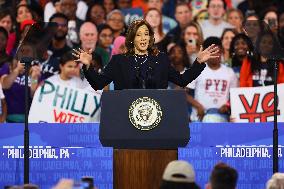 Kamala Harris Holds A Campaign Rally - Philadelphia