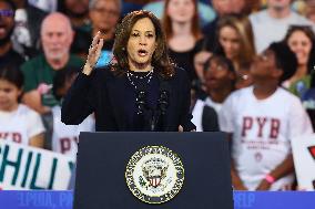 Kamala Harris Holds A Campaign Rally - Philadelphia