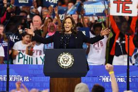 Kamala Harris Holds A Campaign Rally - Philadelphia