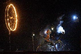 Toulouse: Finale Of The Street Show Of Giants Machines By Delarozire Art Compagny