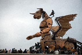 Toulouse: Finale Of The Street Show Of Giants Machines By Delarozire Art Compagny