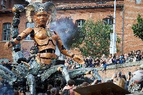 Toulouse: Finale Of The Street Show Of Giants Machines By Delarozire Art Compagny