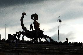 Toulouse: Finale Of The Street Show Of Giants Machines By Delarozire Art Compagny