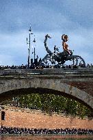 Toulouse: Finale Of The Street Show Of Giants Machines By Delarozire Art Compagny