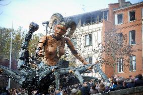 Toulouse: Finale Of The Street Show Of Giants Machines By Delarozire Art Compagny