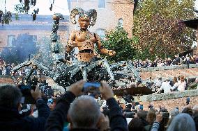 Toulouse: Finale Of The Street Show Of Giants Machines By Delarozire Art Compagny