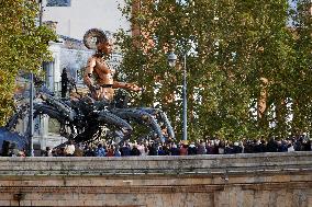 Toulouse: Finale Of The Street Show Of Giants Machines By Delarozire Art Compagny