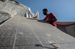 Gaza Residents Use Solar Panels