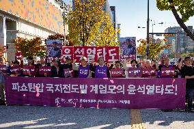 Protesters Demand President Yoon Suk-yeol’s Resignation