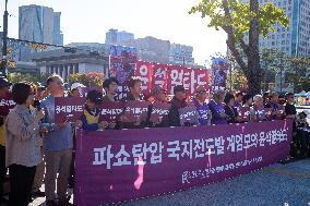 Protesters Demand President Yoon Suk-yeol’s Resignation