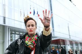 Depardieu Trial - Feminists Demonstrate Outside The Court In Support Of The Victims - Paris