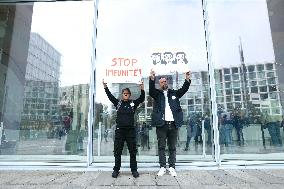 Depardieu Trial - Feminists Demonstrate Outside The Court In Support Of The Victims - Paris