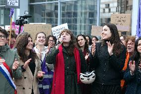 Depardieu Trial - Feminists Demonstrate Outside The Court In Support Of The Victims - Paris