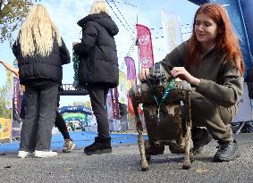 Robot dog at charity run in Ukrainian capital