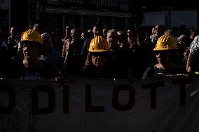 Demonstration In Naples Of Unemployed And Workers Against Ddl 1660.