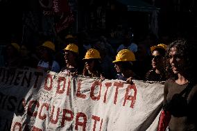 Demonstration In Naples Of Unemployed And Workers Against Ddl 1660.