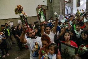 Believers Celebrate San Judas Tadeo Feast