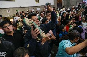 Believers Celebrate San Judas Tadeo Feast