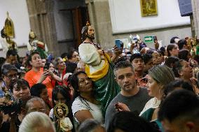 Believers Celebrate San Judas Tadeo Feast