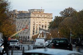 Up Date View Of The White House  Were They Have Started Building The  Viewing Stand For The 2025 Inauguration