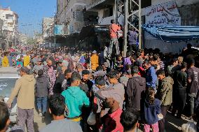 Displaced Palestinians Queue To Buy Bread - Gaza