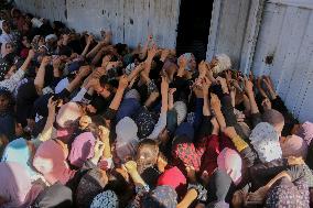 Displaced Palestinians Queue To Buy Bread - Gaza