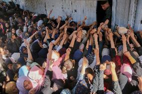 Displaced Palestinians Queue To Buy Bread - Gaza