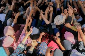 Displaced Palestinians Queue To Buy Bread - Gaza