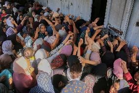 Displaced Palestinians Queue To Buy Bread - Gaza