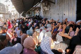 Displaced Palestinians Queue To Buy Bread - Gaza