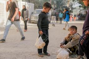 Displaced Palestinians Queue To Buy Bread - Gaza