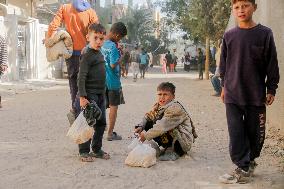 Displaced Palestinians Queue To Buy Bread - Gaza