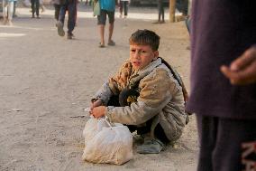 Displaced Palestinians Queue To Buy Bread - Gaza