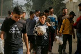 Displaced Palestinians Queue To Buy Bread - Gaza