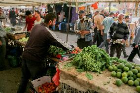 Displaced Palestinians Shop At A Vegetables Market - Gaza