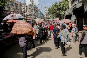 Displaced Palestinians Shop At A Vegetables Market - Gaza