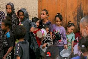 Displaced Children Waiting For Food Distribution - Gaza