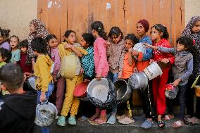 Displaced Children Waiting For Food Distribution - Gaza