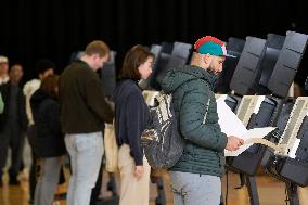 DC: Washington DC people on 2024 Presidential Election early vote