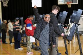 DC: Washington DC people on 2024 Presidential Election early vote