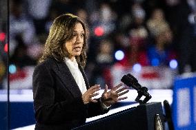 Kamala Harris delivers “closing argument” at  rally in Washington, DC