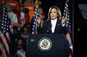 Kamala Harris delivers “closing argument” at  rally in Washington, DC