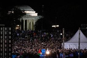 Kamala Harris delivers “closing argument” at  rally in Washington, DC