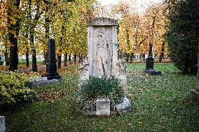 The Fiumei Road Graveyard In Budapest