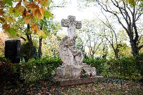 The Fiumei Road Graveyard In Budapest