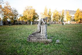 The Fiumei Road Graveyard In Budapest