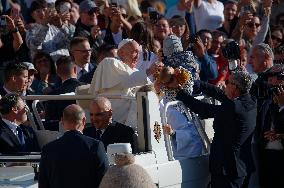 Pope Francis Attends The Weekly General Audience