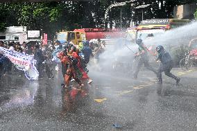 Police Clash With Job Seekers In Dhaka.