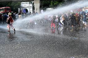 Police Clash With Job Seekers In Dhaka.